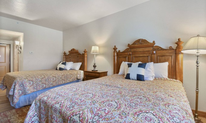 Midway Villa | Family Getaway~Pool, Hot Sprng, Scuba & Ice Castles Villa 1025