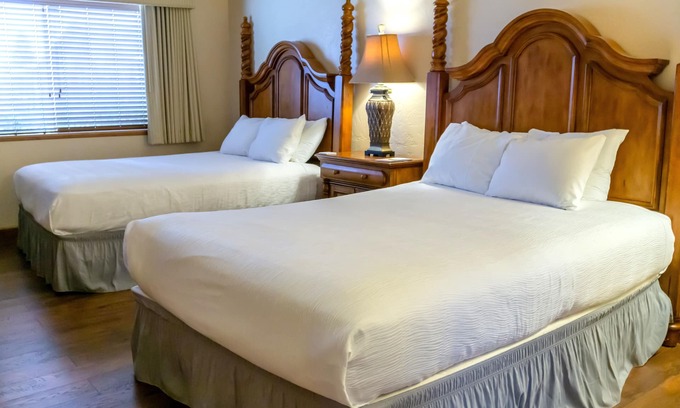 Midway Villa | Family Getaway~Pool, Hot Sprng, Scuba & Ice Castles Villa 1071