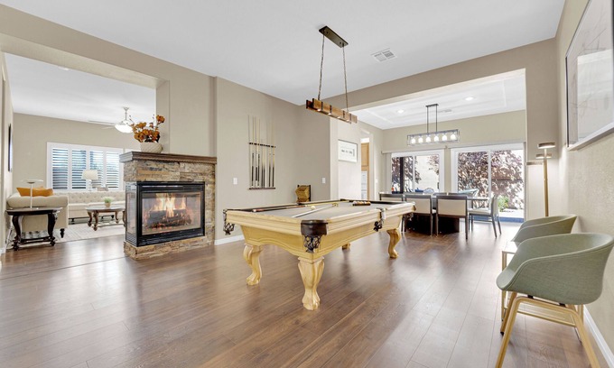 Enterprise House | Family Getaway Single Story Home Pool Table 4BR 5 Queens 12 Miles to The Strip