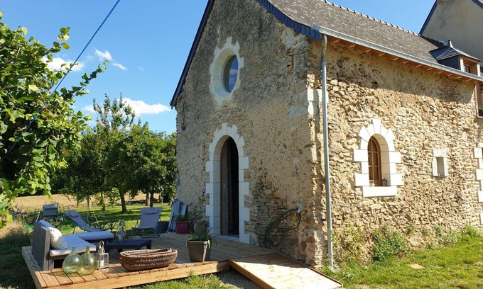 Bazouges-sur-le-Loir Bed & Breakfast | Family guesthouse near La Flèche, pets allowed