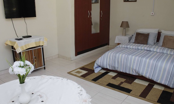 Teshie House | Family Guesthouse close to the beach and Junction Mall in Sakumono, Tema/Accra.