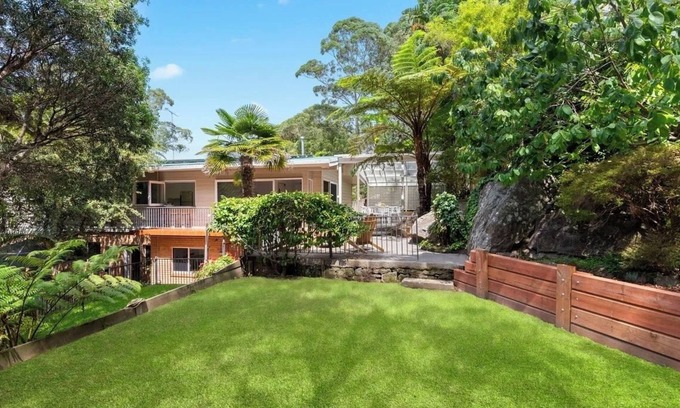 Beacon Hill House | Family haven in Allambie Heights. Relaxed & peaceful cul-de-sac.