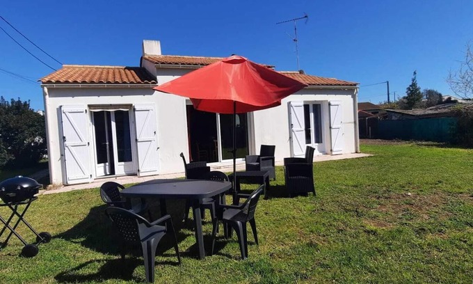 Saint-Hilaire-de-Riez House | Family house with garden not overlooked 2 km from the beach