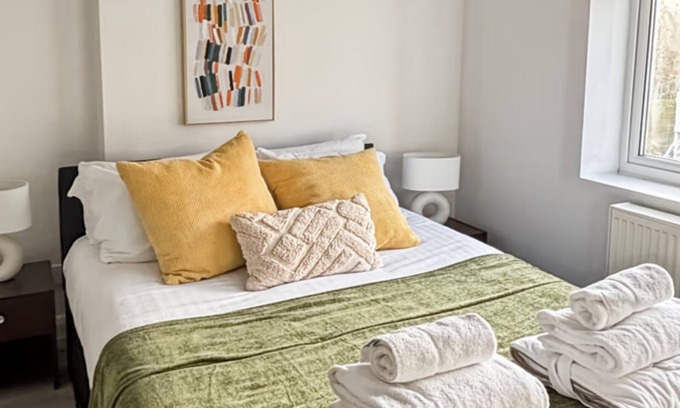 Woodingdean House | Family Holiday Home With Hot Tub & Sauna Sleeps 8