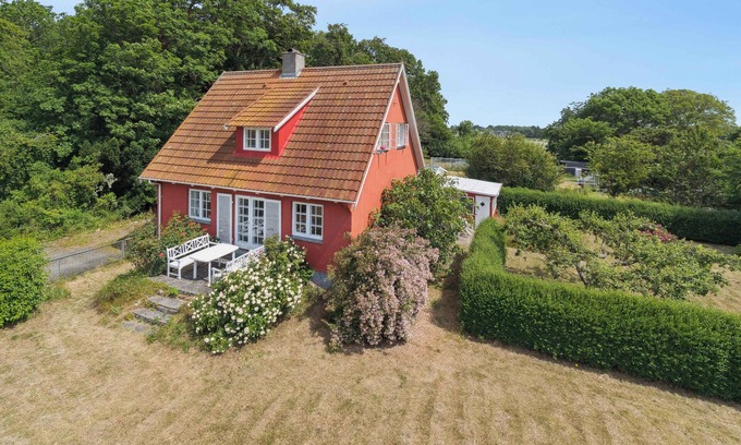 Listed House | Family holiday near beach, town and nature