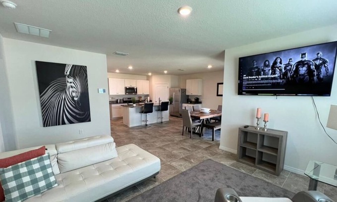 Buena Ventura Lakes House | Family Home 4 Bedrooms 2 Full bathrooms near USTA Airport Disney & Theme Parks