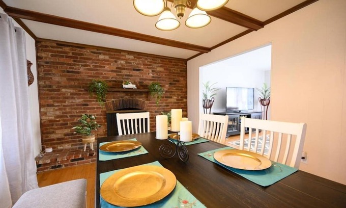 Mount Vernon House | Family Home by Mt Vernon Mansion