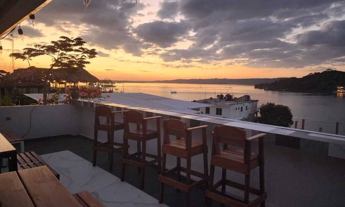 Flores Apartment | Family Home- full kitchen, bbq rooftop access, a/c