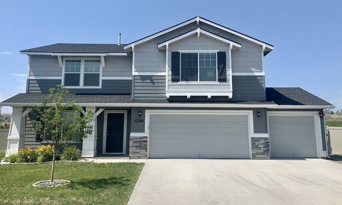 Star House | Family Home Great For Gatherings + Office
