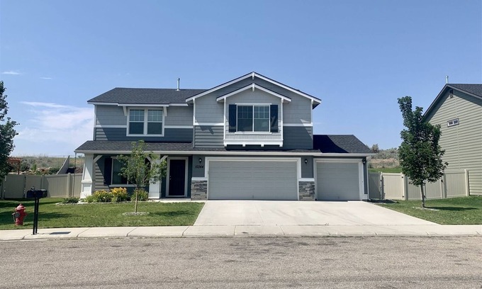 Star House | Family Home Great For Gatherings + Office