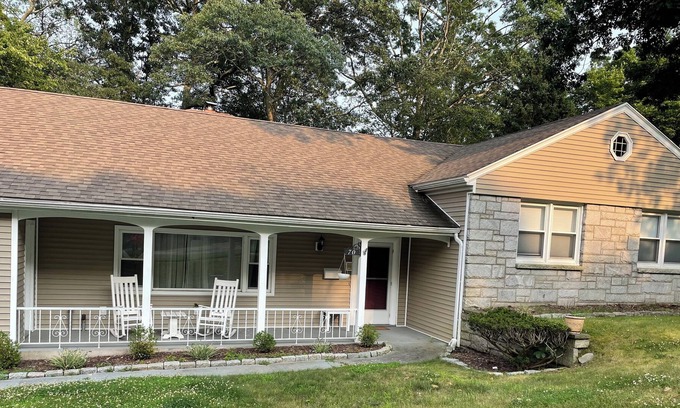 West New Haven House | Family home in quiet Westville neighborhood