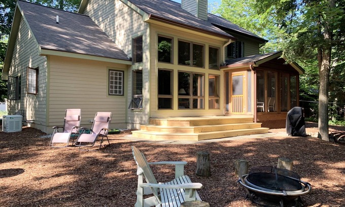 Empire House | Family home in the center of Glen Arbor!