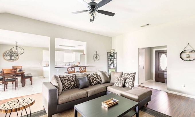 Southeast Arlington House | Family Home| Large Patio| Game Room| AT&T Stadium