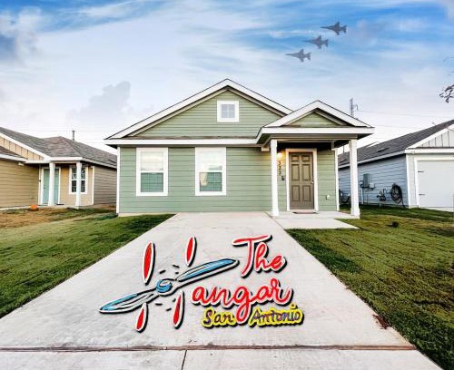 West San Antonio House | Family Home San Antonio Hangar