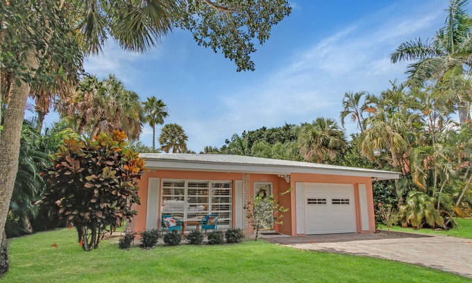 Saint Armands Key House | Family Home St Armands Key- Walking distance LIDO BEACH & shops!