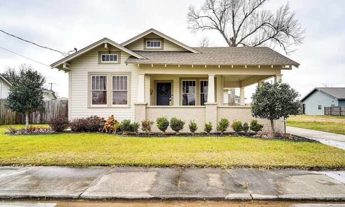 Lake Charles House | Family Home w/Deck & Yard in Lake Charles