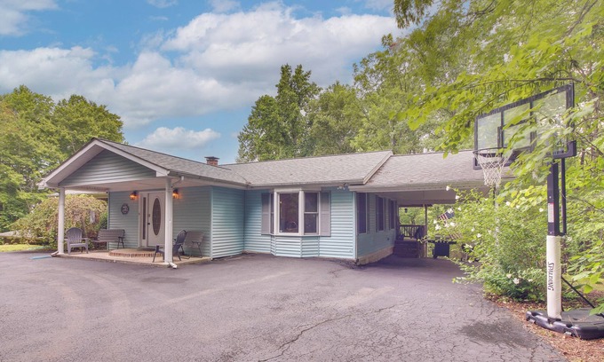 Burkesville House | Family Home w/Game Room! 1 Mi to Dale Hollow Lake