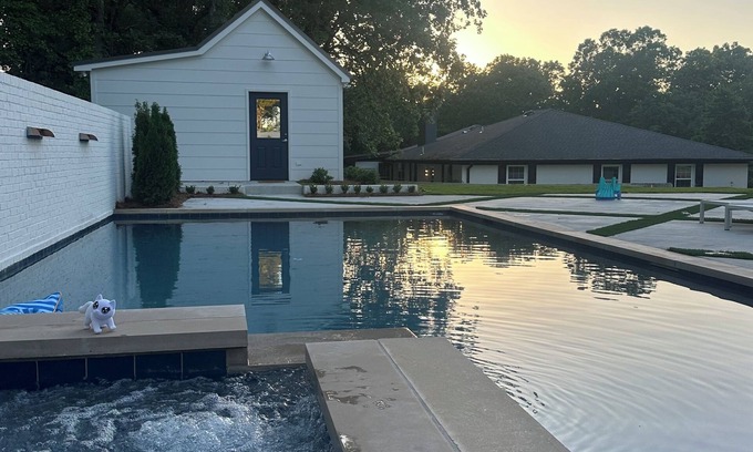 Oxford House | Family home with a pool in the middle of town perfect for a weekend in Oxford!