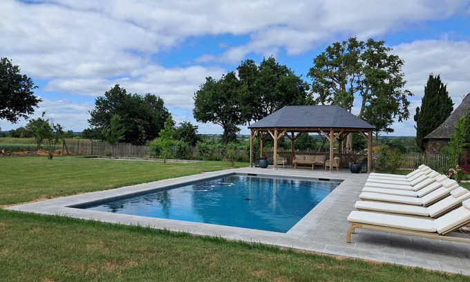 Le Tremblay House | Family home with swimming pool and Jacuzzi in the heart of nature.