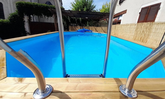 Saint-Gaultier Cottage | Family Home with Private Pool and Parking in Saint-Gaultier