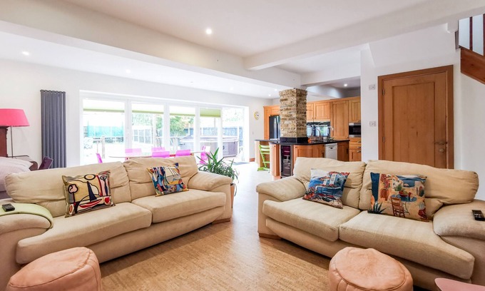 Broadstairs House | Family home with Hot Tub !