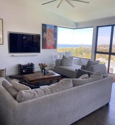 North Curl Curl House | Family home with pool and views