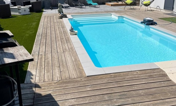 Villedoux House | Family home with swimming pool
