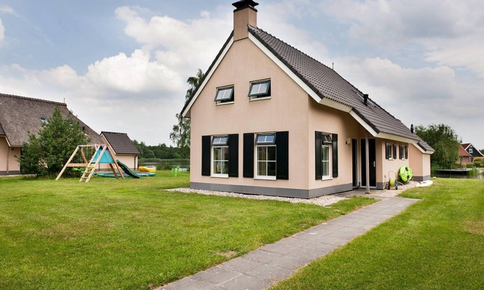 Vlagtwedde House | Family home with wellness and tour boat (seasonal)
