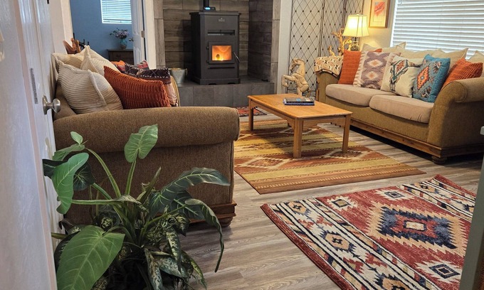 Springerville House | Family Hot Tub Retreat & Starlink!