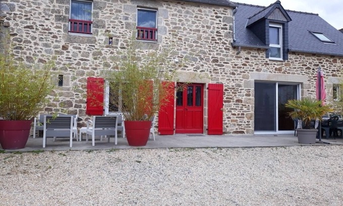Plorec-sur-Arguenon House | Family house and renovated old bakehouse
