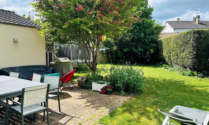 Villepreux House | Family house 15 mins from the Palace of Versailles