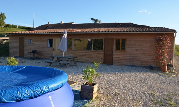 Riguepeu Cottage | Family house 8-16 instead, peace and nature, swimming pool and park, pets