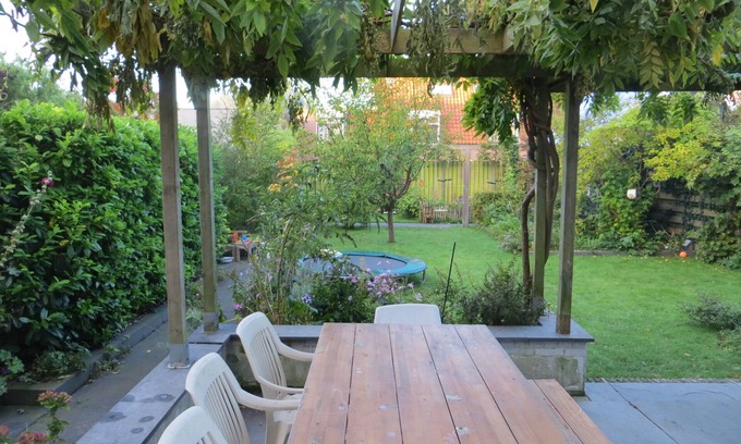 Weesp House | Family house close to Amsterdam with river view