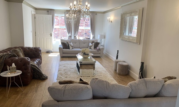 Epworth House | Family-House-Ensuite-Countryside view