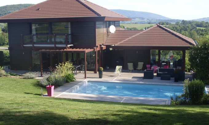 Cuvat House | Family house for 8 people with swimming pool.
