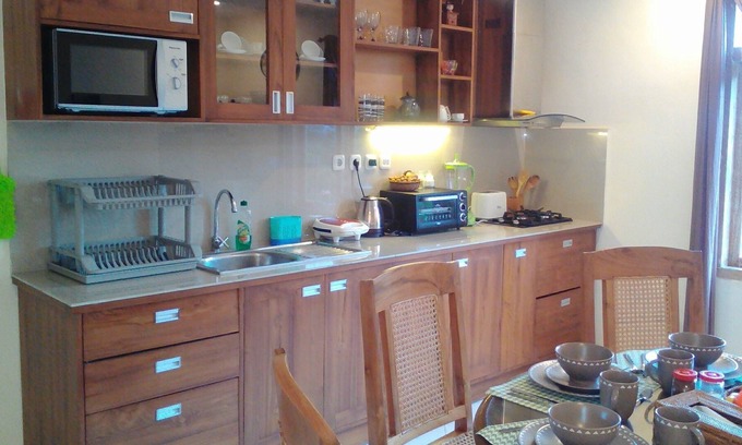 Labuan Bajo House | Family House in Peaceful Area of City