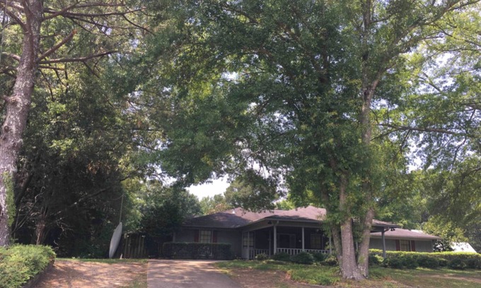 Starkville House | Family House spaciously sleeps 12+/5 bedrooms/3.5 baths/near MSU & downtown