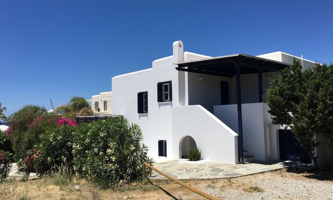 Naxos House | Family house with 2 b/r , private garden, next to beach