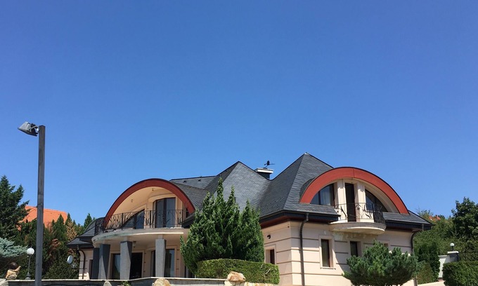 Velence House | Family House with Lake Velence panorama, swimming pool and free Wifi.