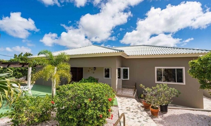 Willemstad Villa | Family house with private pool