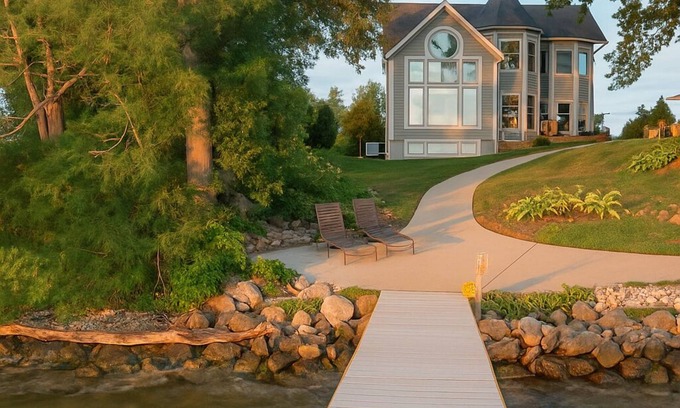 Chilton House | Family lake retreat w/hot tub! Amazing sunsets!