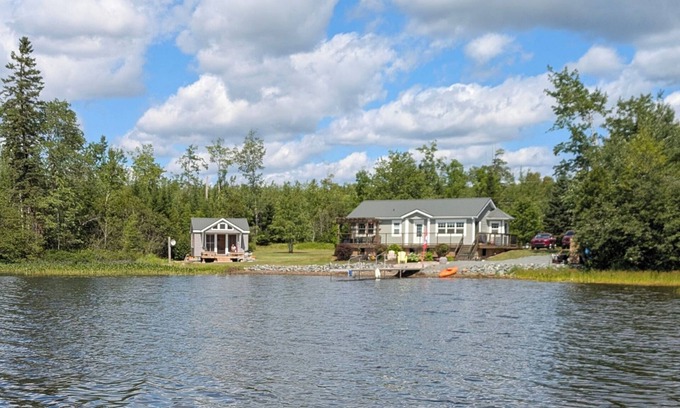 Shortts Lake Cottage | Family Lakehouse Retreat