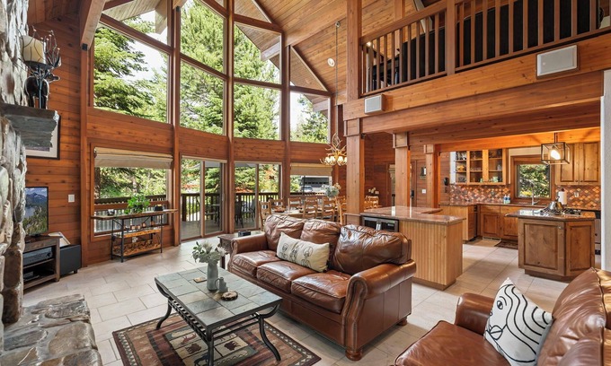 Truckee House | Family Lodge: 9 Min to Donner Lake w/EV Charger, Games, Large Decks & Bunk Room