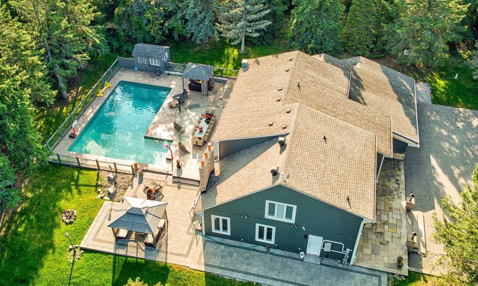 King House | Family Luxury Retreat w/Hot Tub