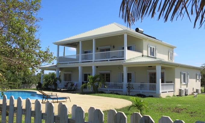 Willikies Villa | Family Luxury Villa with ocean views, private pool, discounted access to hotel.