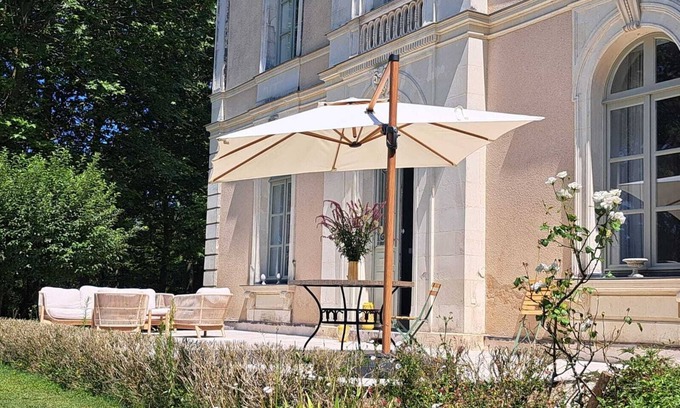 Saint-Jean-de-Linieres House | Family manor house