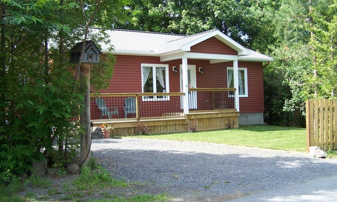 Morrisburg House | FAMILY, MATURE ADULTS AND PET FRIENDLY.FUN FOR ALL!