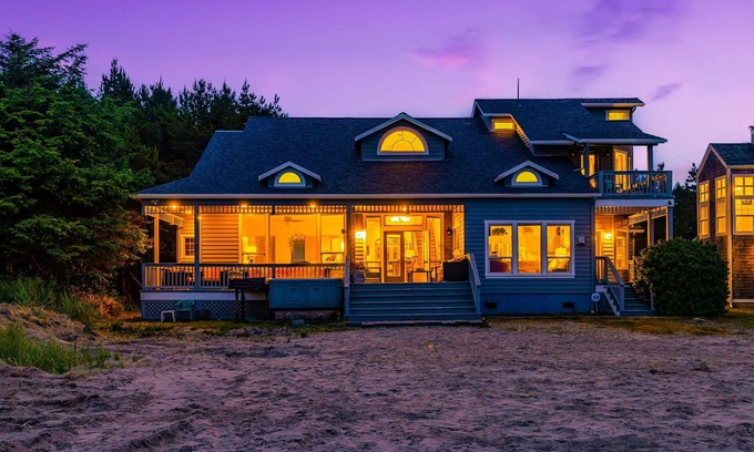 Klipsan Beach House | Family Memories! BeachFront 3min Walk+HotTub-GameRm + FREE NIGHTS