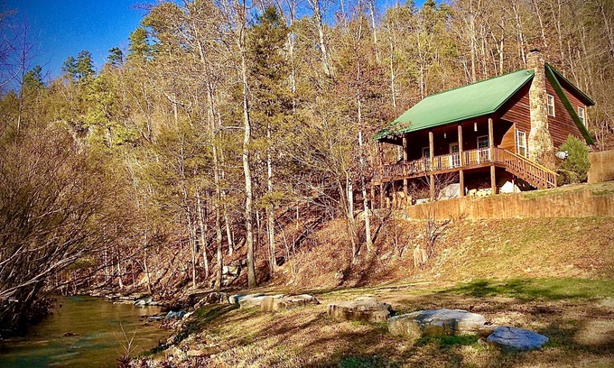 Jasper Cabin | Family memories @ Creekside cabin ON the creek! 2 mi to Jasper, Buffalo River