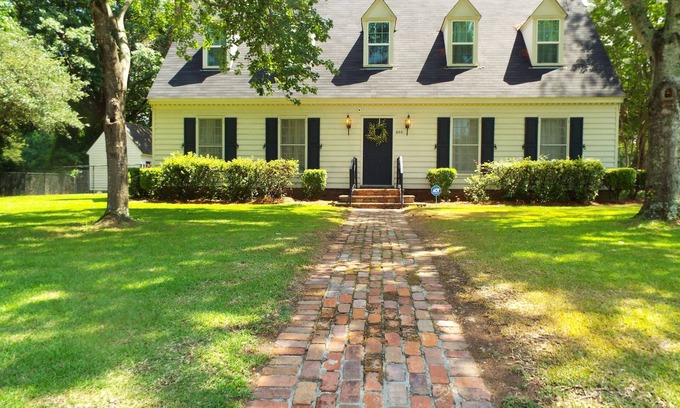 Greenville House | Family neighborhood with king beds!